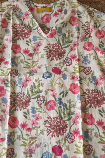 Pushpangani Floral Printed Cotton Kurti